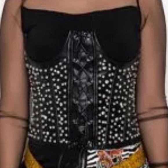 Corset - Picture 2 of 5